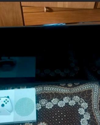 Pacchetto Gaming Completo – Xbox One S + TV Hisens