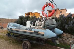 gommone + carrello  prezzo trattabile 