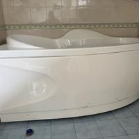 Vasca da bagno ad angolo