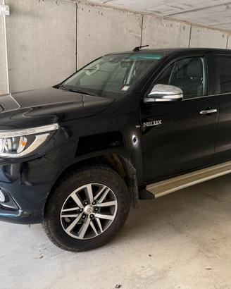 TOYOTA Hilux 2.4 D-4D A/T 4WD 4 porte Double Cab