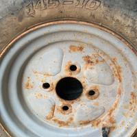 Tre ruote per carrello rimorchio.