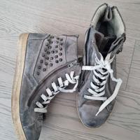 Sneakers alte con borchie