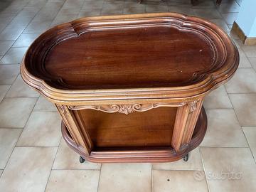 Tavolino classico in legno massello