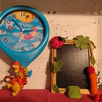 orologio da parete e lavagnetta