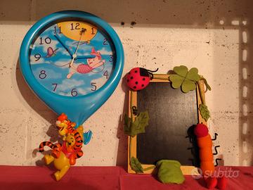 orologio da parete e lavagnetta