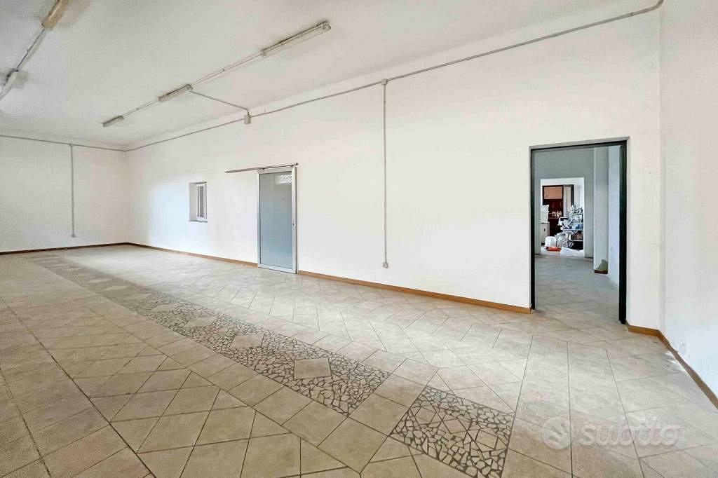 Immobile di 200 m² con 2 locali a Cerro Maggiore - Vista 2