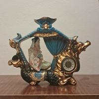 Figura in ceramica con orologio incorporato 