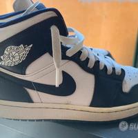 Scarpe Nike Jordan 1 mid Bianche e Blu Numero 43