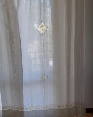 tenda ricamata in lino bellora