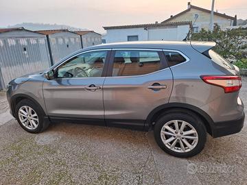 Nissan Qashqai 1.2 Acenta benzina 2014 km 108.00