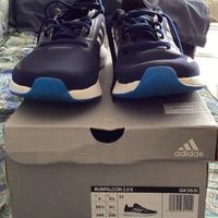 Scarpe da ginnastica adidas nuove.