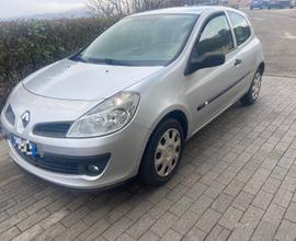 Renault clio III serie 1.5 dci 3p