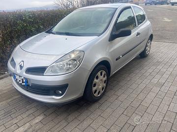 Renault clio III serie 1.5 dci 3p