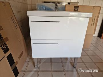 Mobile bagno con lavabo