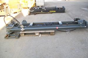 SOLLEVATORE USATO PER TRATTORE