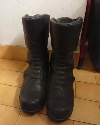 stivali moto usati pochissimo,  a 10 euro