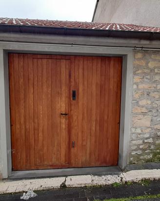 Portone basculante per garage