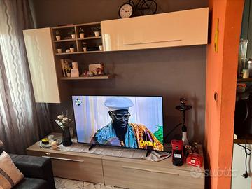 Mobile e divano angolare