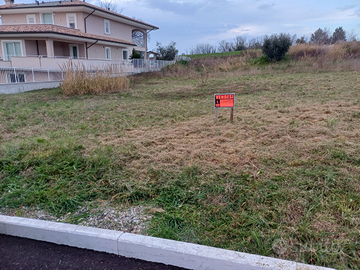 Terreno edificabile oltre 750 mq. Folignano