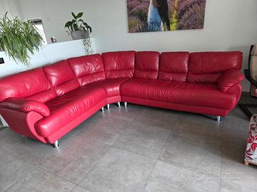 divano ad angolo pelle rosso