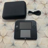 Console nintendo 2ds colorazione nera con custodia