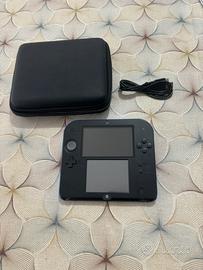 Console nintendo 2ds colorazione nera con custodia