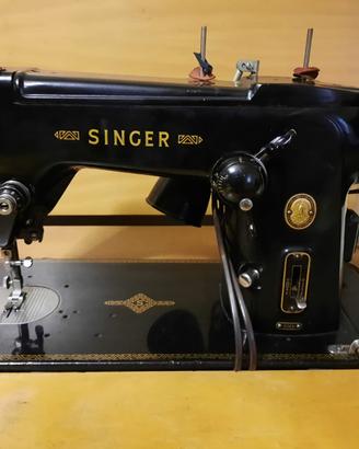 macchina da cucire SINGER   nera