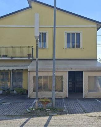 Casa indipendente di 225 m² con più di 5 locali e 