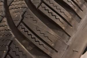 4 gomme da neve Firestone 215 50 R18 92V