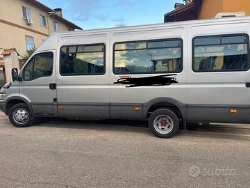 Minibus iveco daily 20 posti
