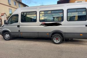 Minibus iveco daily 20 posti