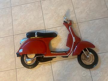 Quadro in metallo vespa px rossa