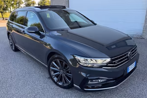Volkswagen Passat Variant 2.0 TDI R Line Tetto pan