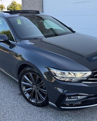 Volkswagen Passat Variant 2.0 TDI R Line Tetto pan