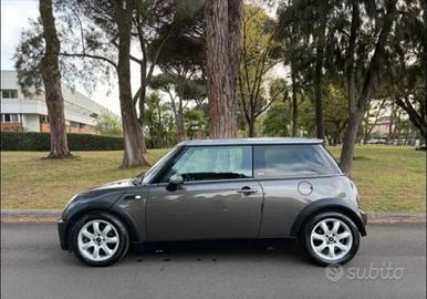 Autovettura mini one