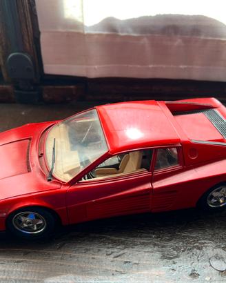 Modellino Ferrari Testarossa 1984 scala 1:18
