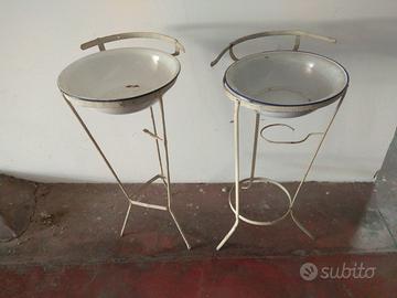 Antico lavamani in ferro battuto