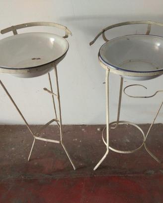 Antico lavamani in ferro battuto