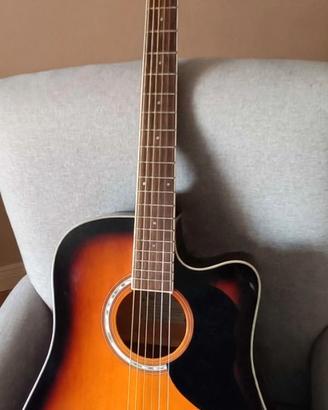 Chitarra acustica con accessori