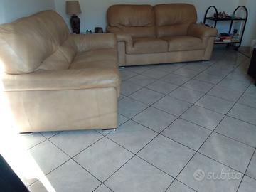 Divano vera pelle beige chiaro 