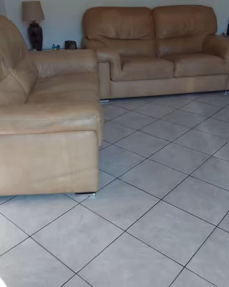 Divano vera pelle beige chiaro 