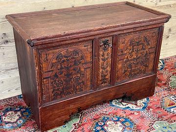 Cassa dipinta antica