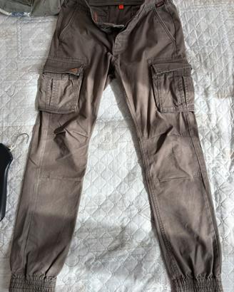 Pantaloni superdry
