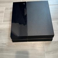 PS4 con giochi e due joystick