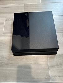 PS4 con giochi e due joystick