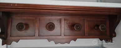 Appendiabiti in legno. 