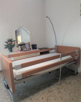 Letto sanitario elettrico da degenza + materasso a