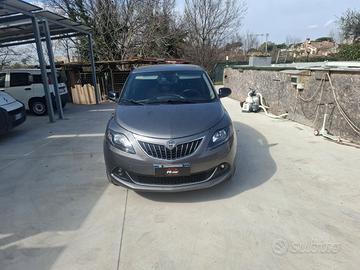 Ypsilon HYBRID tratt.