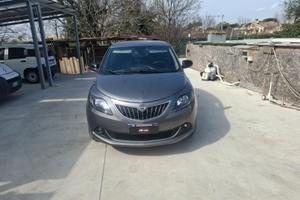 Ypsilon HYBRID tratt.