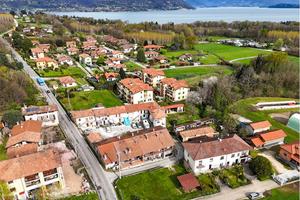 Casa indipende su due piani a Ranco, Loc. Uponne